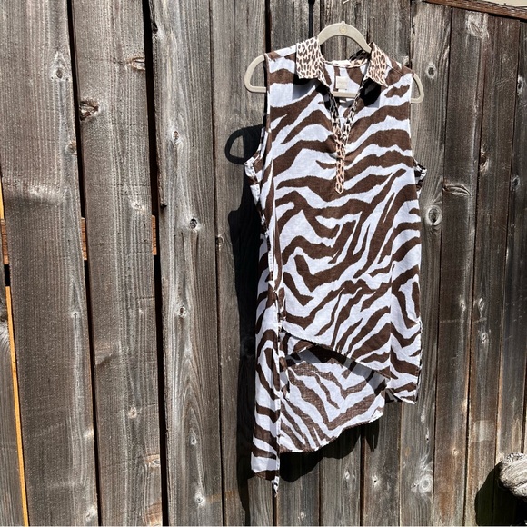Chico’s brown sleeveless asymmetrical animal print linen tunic medium - Picture 5 of 16